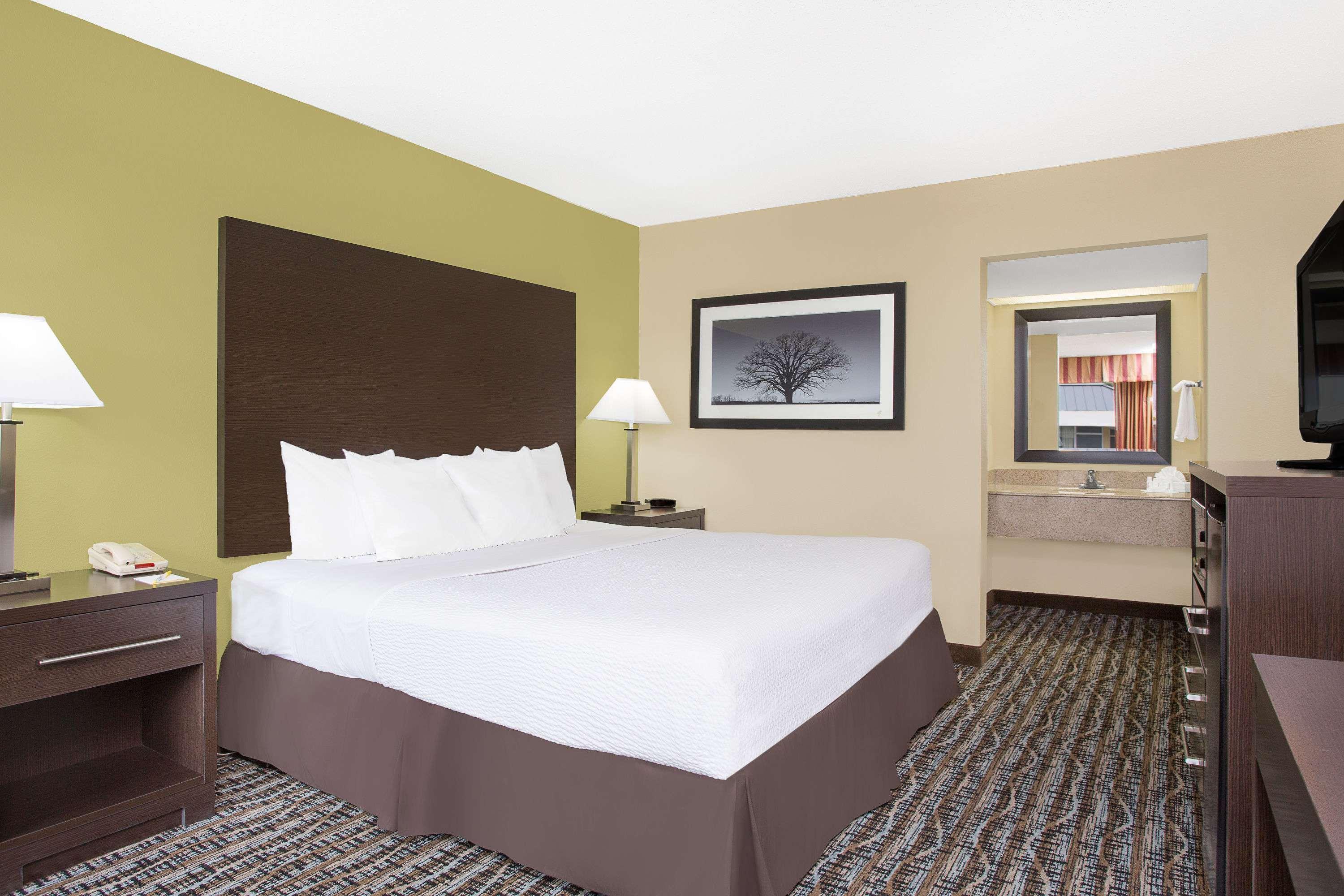 Days Inn By Wyndham Asheville/Mall Dış mekan fotoğraf