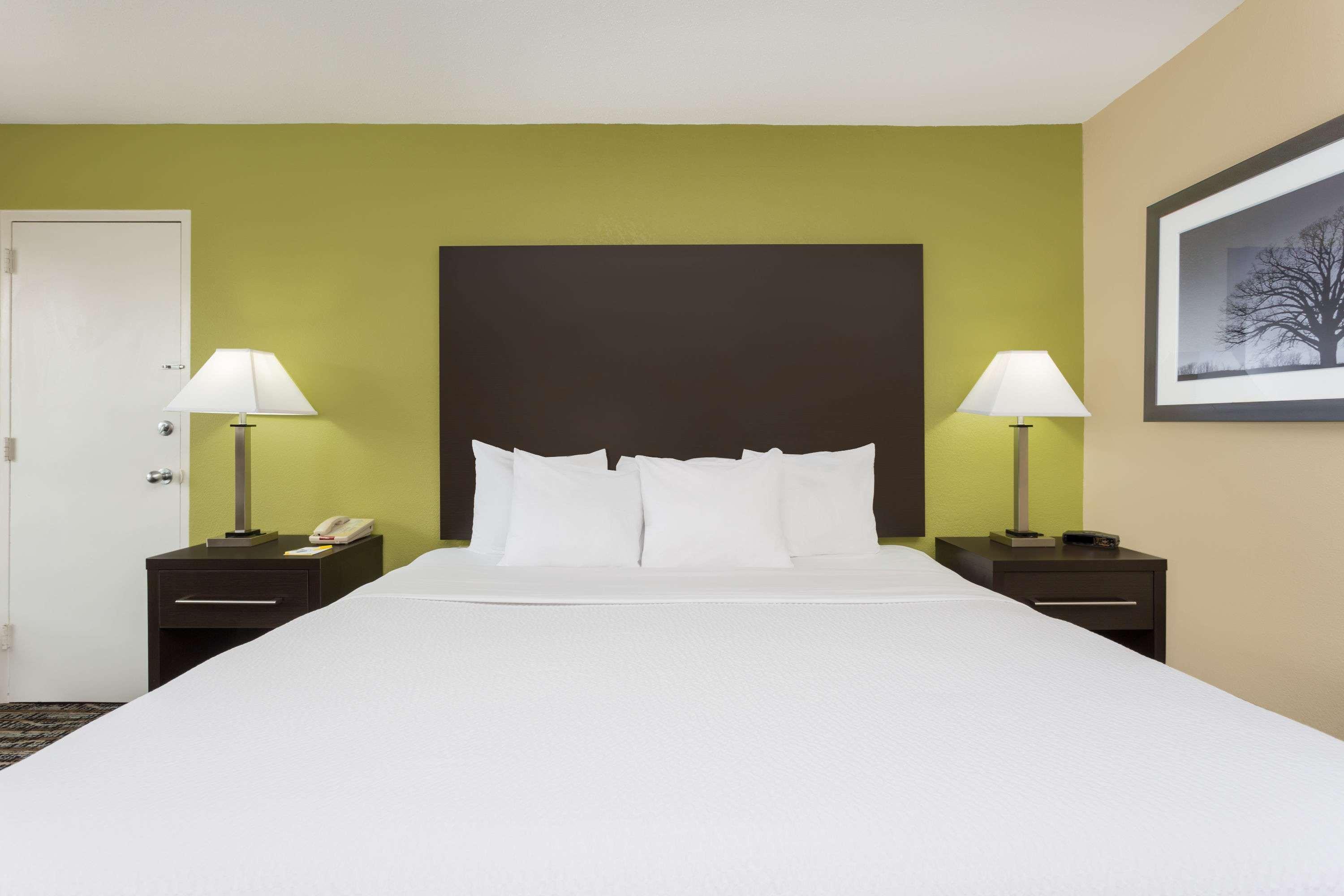 Days Inn By Wyndham Asheville/Mall Dış mekan fotoğraf