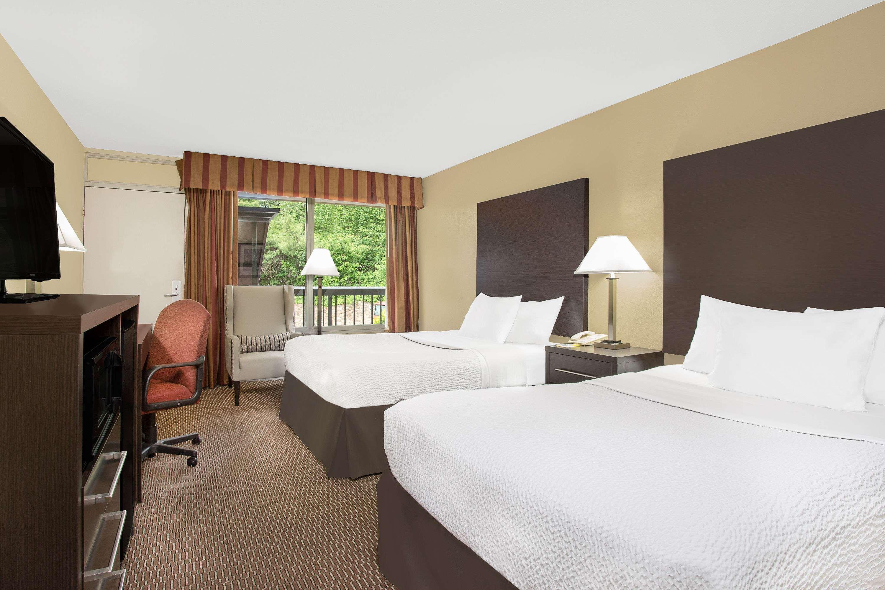 Days Inn By Wyndham Asheville/Mall Dış mekan fotoğraf