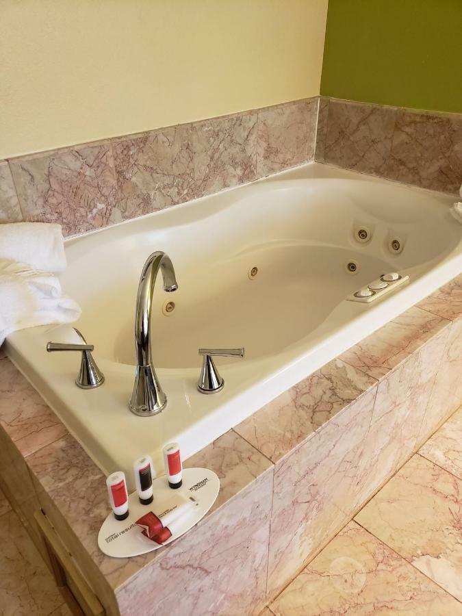 Days Inn By Wyndham Asheville/Mall Dış mekan fotoğraf